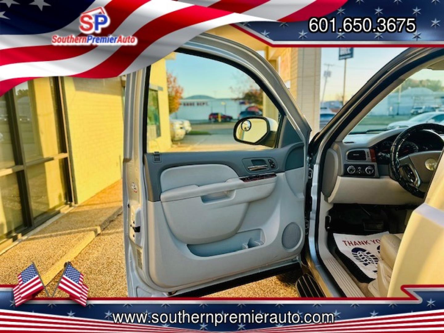 2011 SILVER GMC YUKON XL SLT1 SLT (1GKS2KE33BR) with an 5.3L V8 OHV 16V FFV engine, 4-Speed Automatic transmission, located at 922 W. Beacon St., Philadelphia, MS, 39350, (601) 650-3675, 32.770447, -89.127151 - Title: 2011 GMC Yukon XL SLT-1 1/2 Ton Year: 2011 Make: GMC Model: Yukon XL Engine: 5.3L V8 OHV 16V FFV Body: SPORT UTILITY 4-DR Transmission: 4-Speed Automatic Drive Type: 4WD Mpg City: 15 Mpg: 21 Trim: SLT-1 1/2 Ton - Photo#8